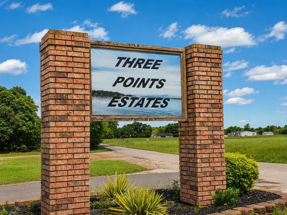 Three Points Estates entrance sign on Lake Palestine near Frankston Texas